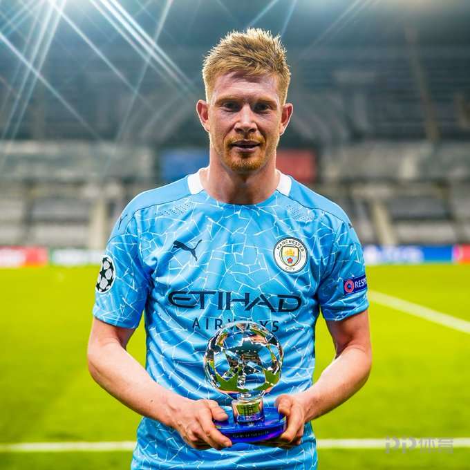 率领球队晋级亚洲杯正赛，新加坡临时主帅加文-李转正