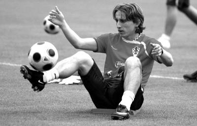 今天一条龙破门！这动作幅度，这过人摆脱后的射门，...