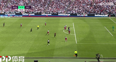 记者：由于格雷茨卡的未来不明朗，拜仁将巴莱巴加入引援清单