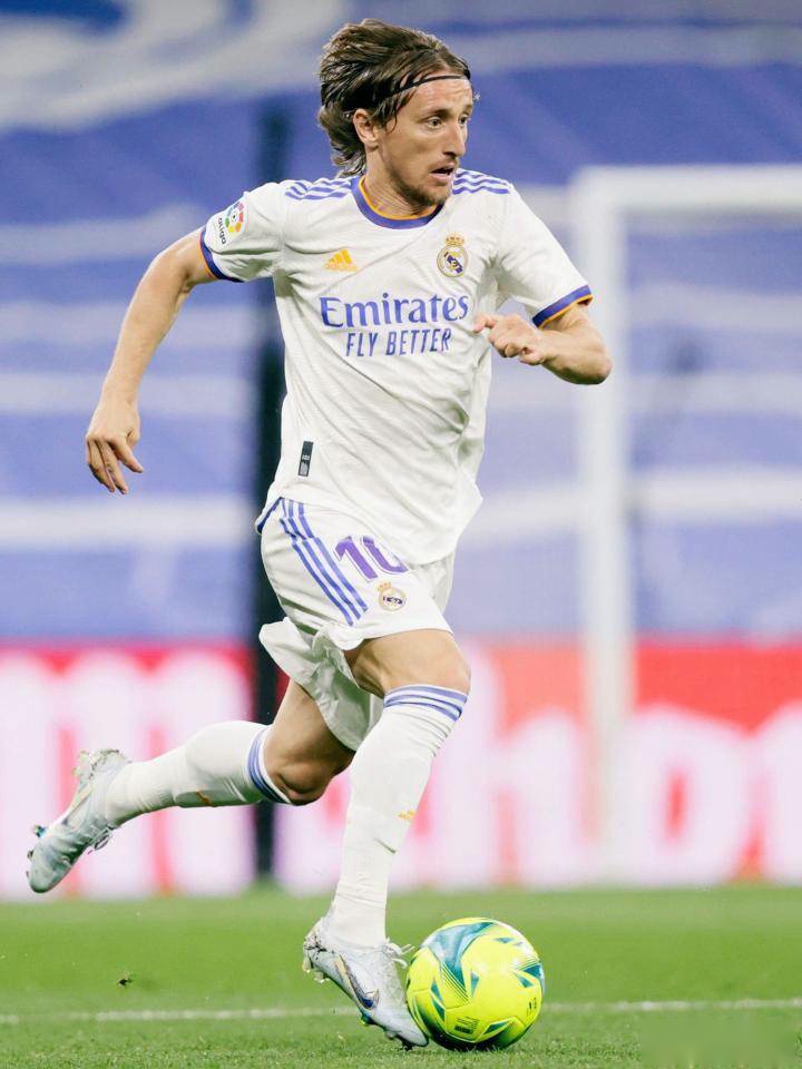 多特vs斯图加特：吉拉西、布兰特、乔布-贝林厄姆首发出战